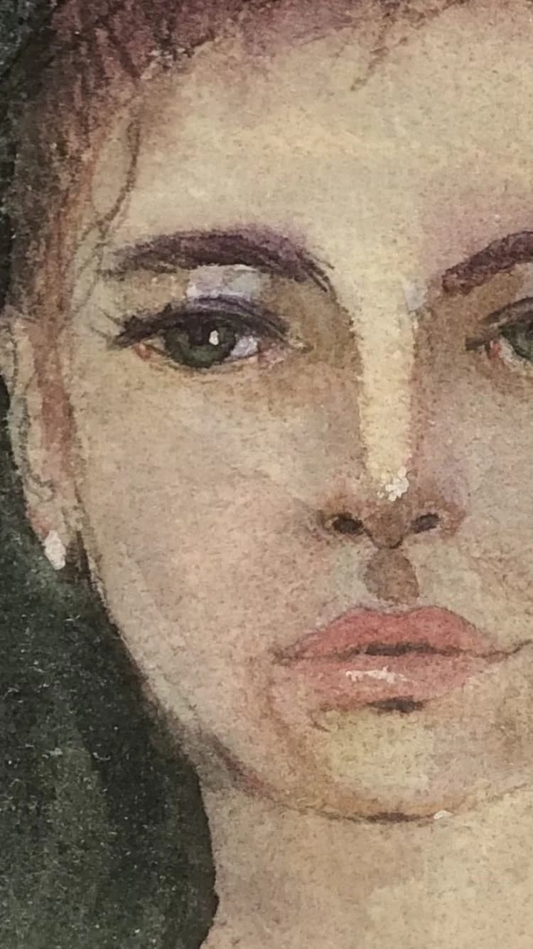 Porträt eines Gesichts in Grün- und Violetttönen mit intensivem Blick.